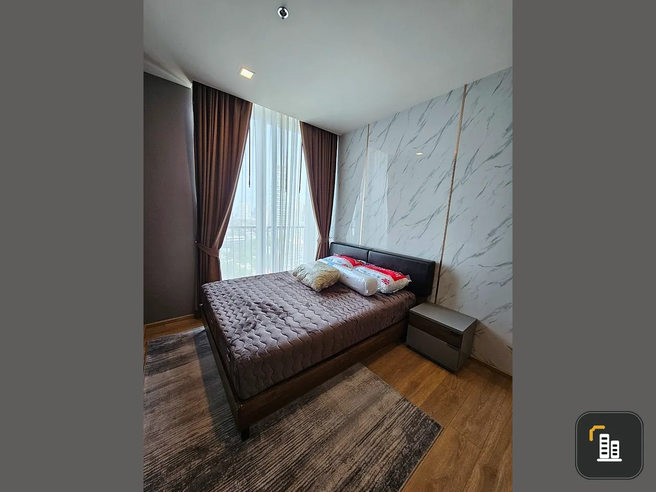 For rent: Noble Around Sukhumvit 33, spacious room, high ceilings, airy, well decorated, don't miss it.