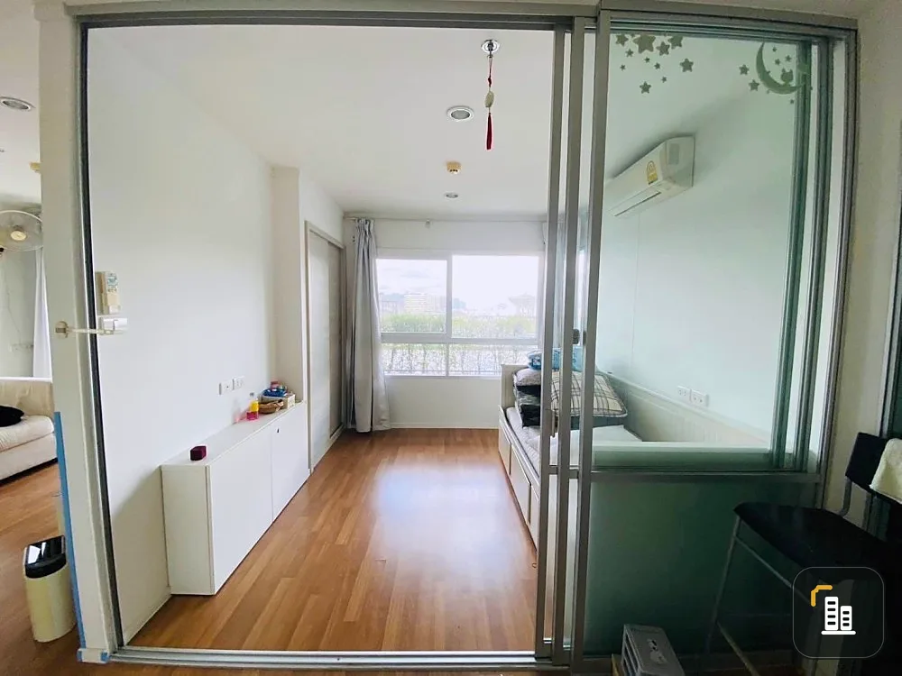 Lumpini Place Suksawat-Rama 2 for sale, spacious room, pool view, with big screen TV, watch movies to your heart's content, don't miss it.
