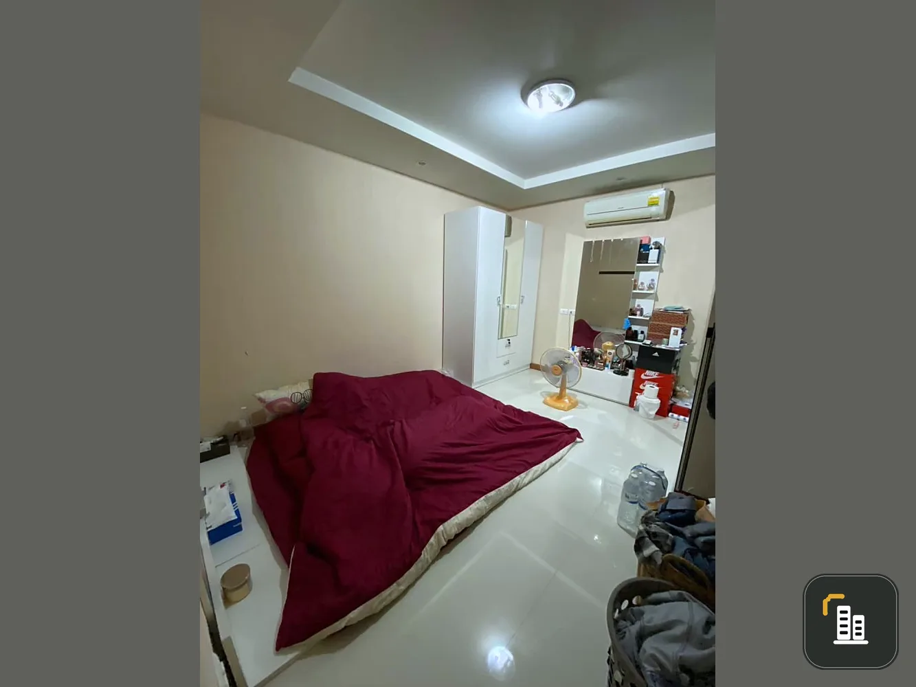For sale: Happy Condo Ratchada 18, spacious room. Convenient travel Comes with a very large screen TV. If you don't reserve, you will regret it.