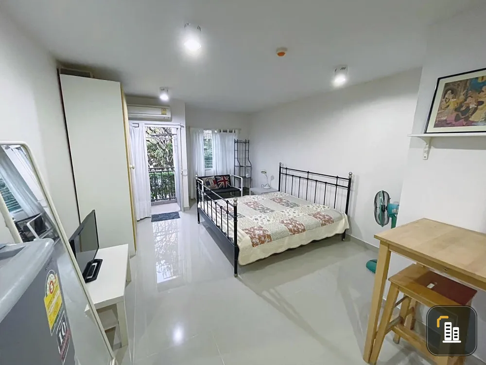 For sale, Iris Avenue On Nut - Wongwaen, room with good wall paper, great price, come be the owner here.