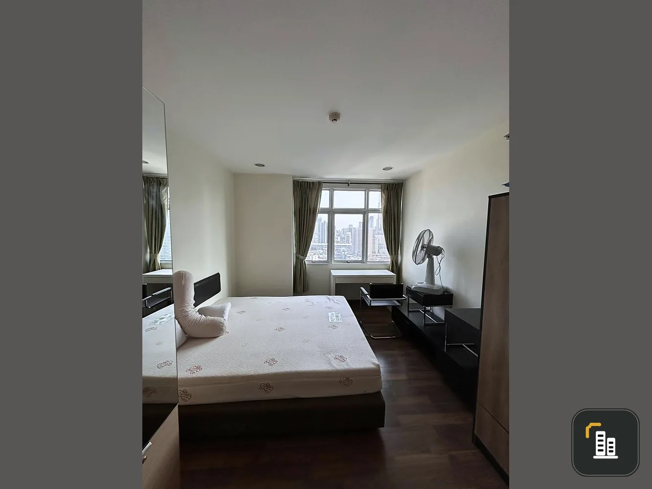 Condo for sale Chewathai Ratchaprarop, 24th floor, Baiyoke building view, plenty of usable space. Don't miss out on owning one.