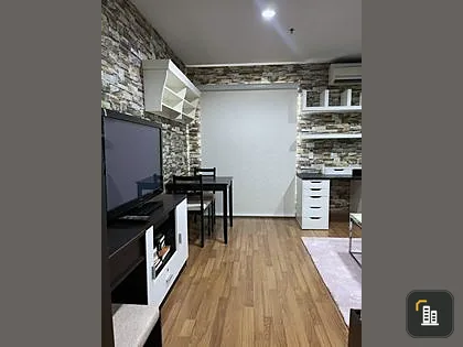 For sale: Regent Home 18 Chaengwattana-Lak Si. The room is fully wallpapered. Ready to drag your bag.