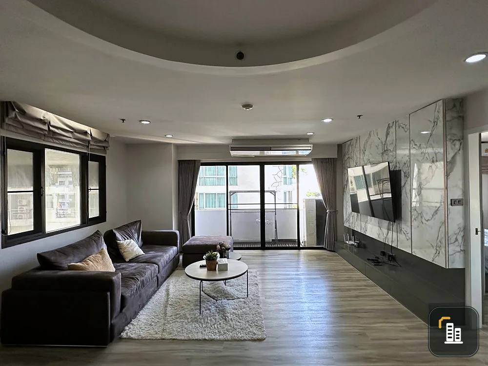 Condo for rent, The Royal Place 2, spacious room. Comes with usable space, great price, hurry up and reserve.