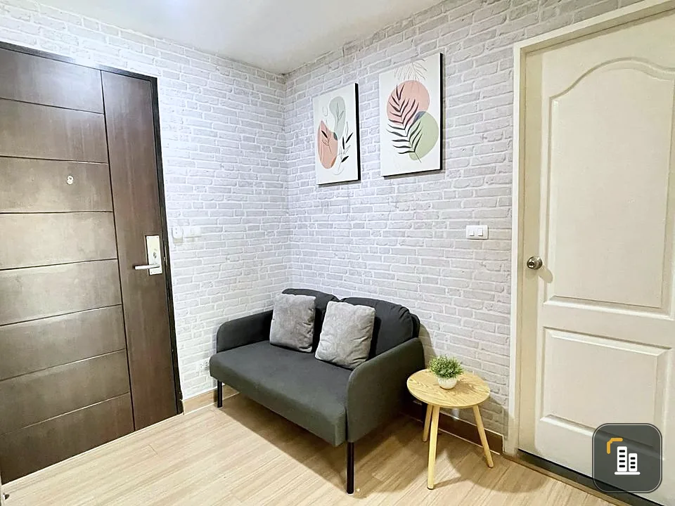 For sale: Chateau In Town Sukhumvit 64/1. The room is separated into sections. Stylish decoration Install wallpaper throughout the room. Don't miss it