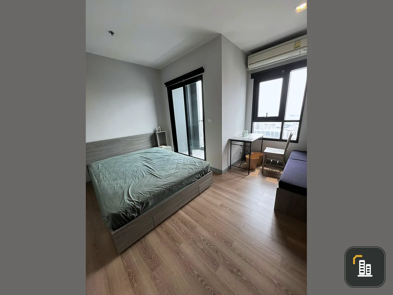 Urgent sale Chapter one Midtown Lat Phrao 24, studio room, 16th floor, view not blocked by tall buildings. Let me tell you, don't miss it.