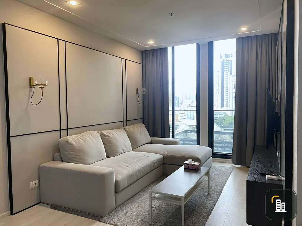 For rent Noble Ploenchit, spacious room. The space you can use is beautiful and complete with built-in rooms. Don't delay, reserve now.