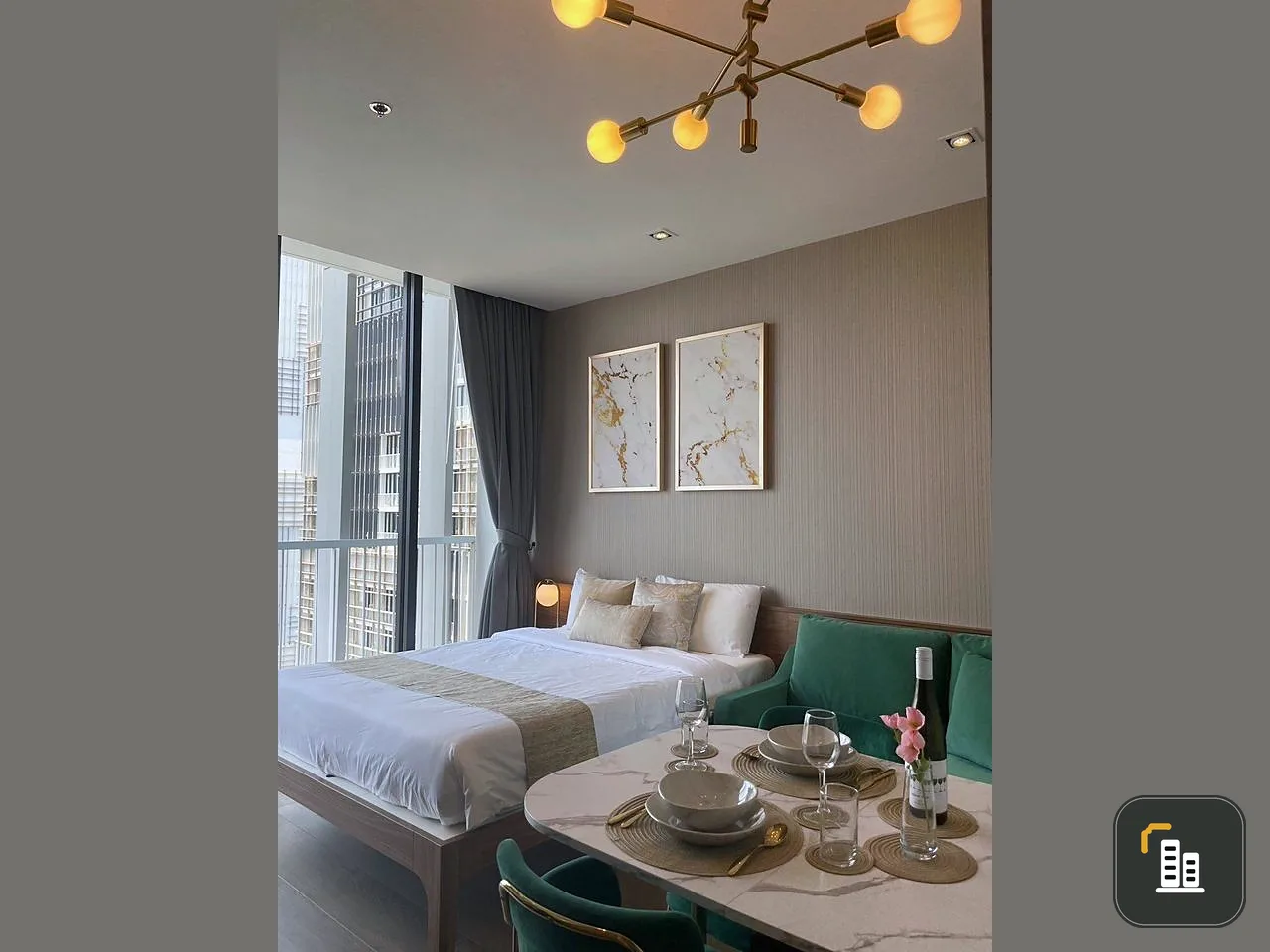Condo for rent or sale, Park 24 Origin Phrom Phong, nice decorated room, high floor, view of Benjakitti Park. You must hurry and reserve.