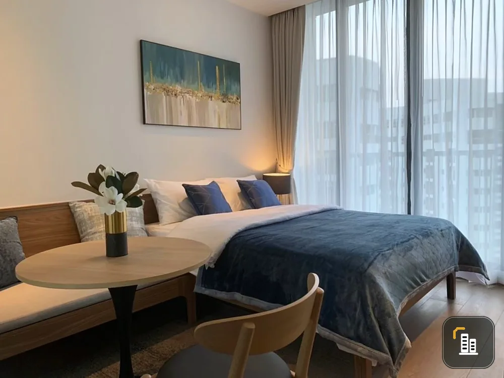 For rent Park 24 origin phrom phong, 28th floor, beautiful view, beautifully decorated room, comes with a walk-in closet, can't miss it.