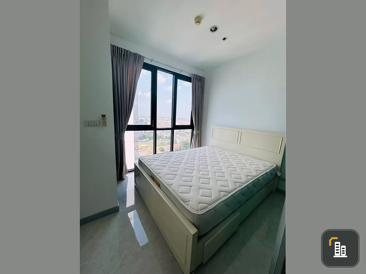 Astro Condominium for sale, white room, pleasing to the eyes. With a built-in kitchen, a high view. Don't just look, hurry and reserve now.