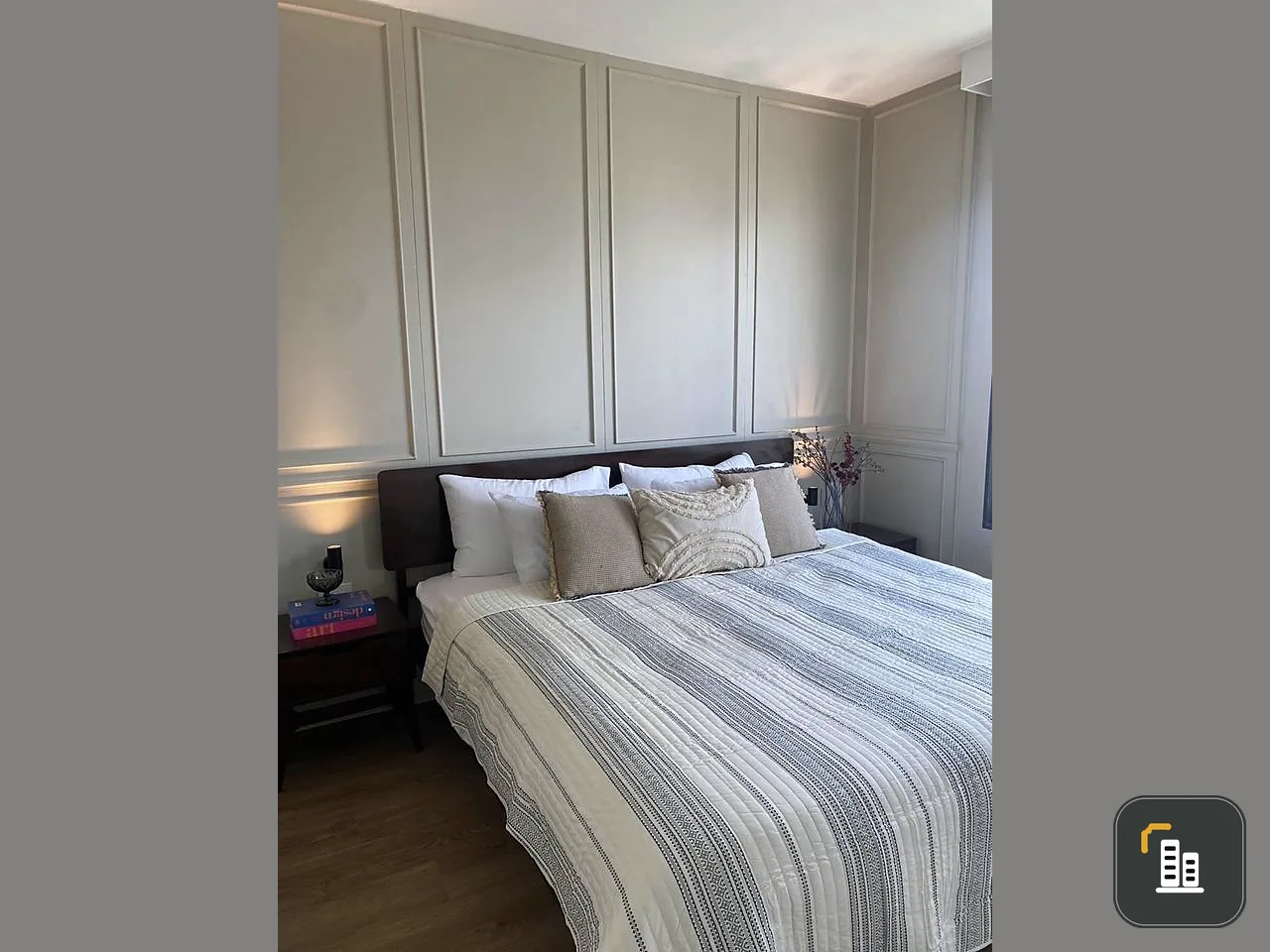 Condo for rent, Villa Asoke, good location, convenient travel, close to the BTS, can't miss it.
