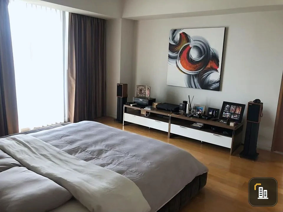 For rent The Met, Duplex room, plenty of usable space. Dress up and look stylish. Complete with a great central section, don't delay, reserve now.