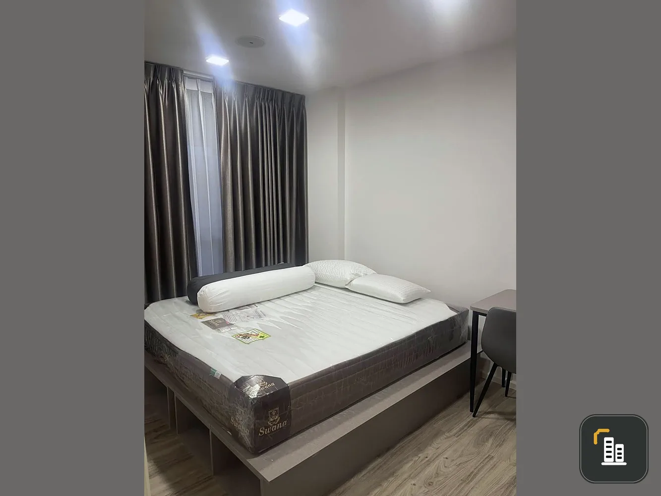 For rent, Cave Salaya, 6th floor, glass partitioned room. Comes with complete decoration. Bring your bag.