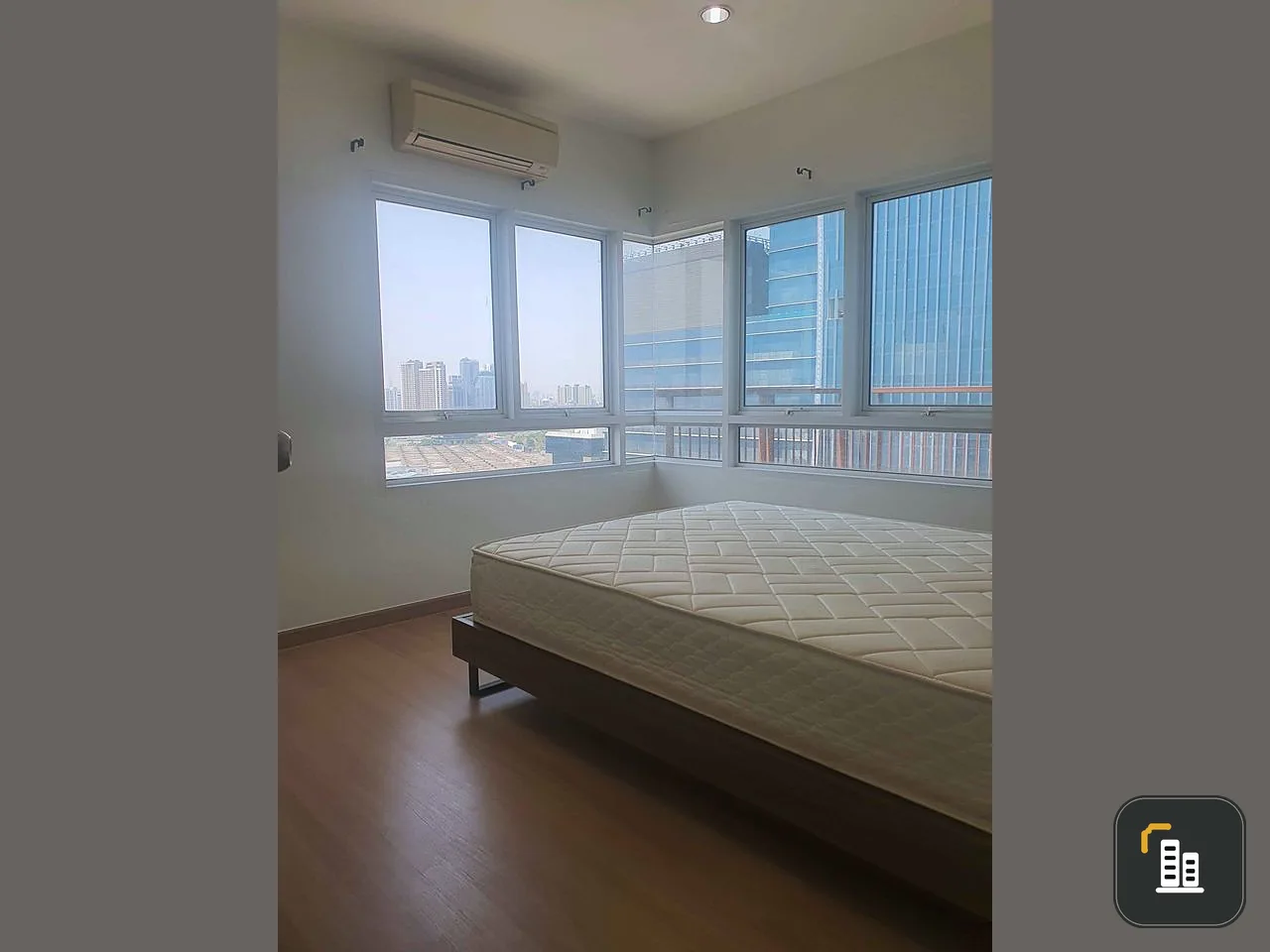 Condo for sale SYM Vibha-Lat Phrao, size 60 sq m, 19th floor, Chatuchak Park view, good price, reserve now.
