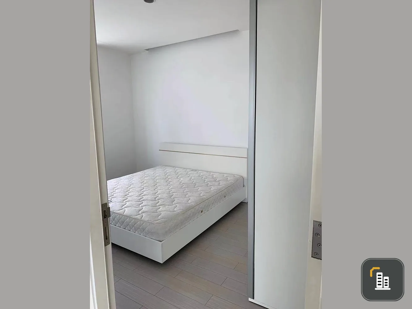 Condo for rent, T.C. Green, good high floor. Fully decorated with built-in furniture. Don't wait, hurry up.
