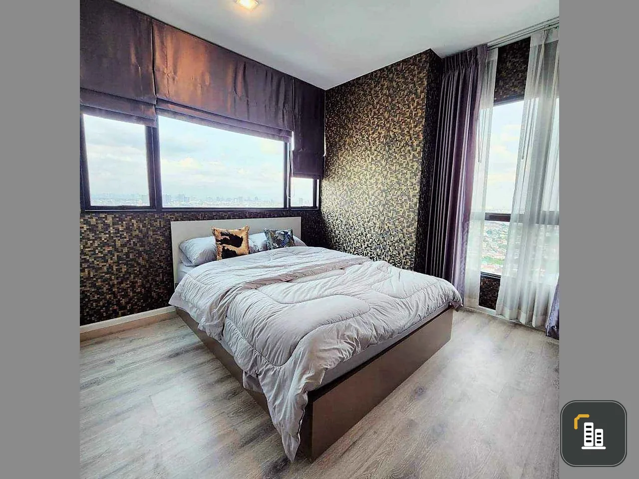 Condo for sale: rent Knightsbridge Sky River Ocean, decorated with wallpaper in a simple, elegant style. that you can't miss