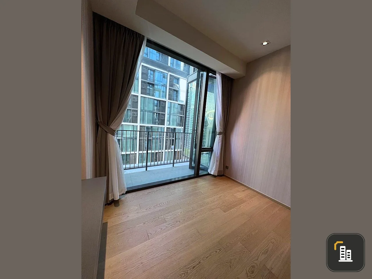 Condo 28 Chidlom for rent, spacious room, comfortable to live in, comes with full amenities, don't miss it.