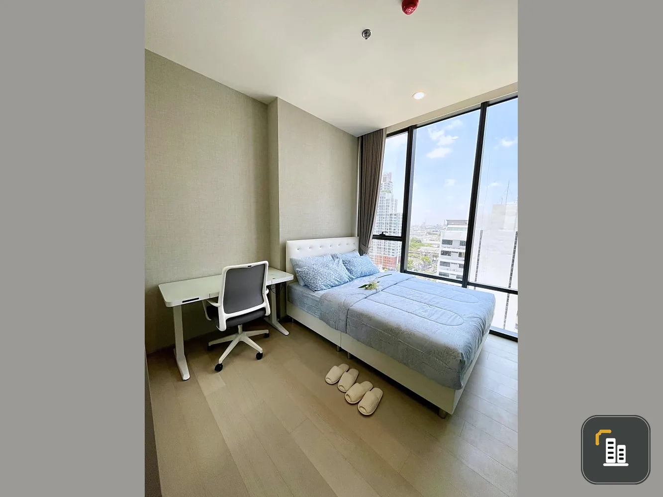 For rent The extro phayathai-rangnam The room is beautifully decorated and nice to live in. With a big screen TV, movie lovers can't miss it. Book now