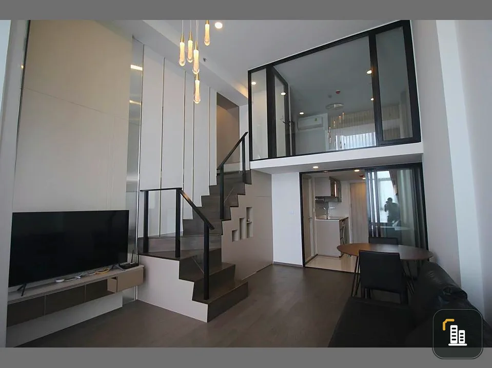For rent, Park Origin Ratchathewi, Duplex room, high floor, room with good wallpaper. Carry your bag and move in.