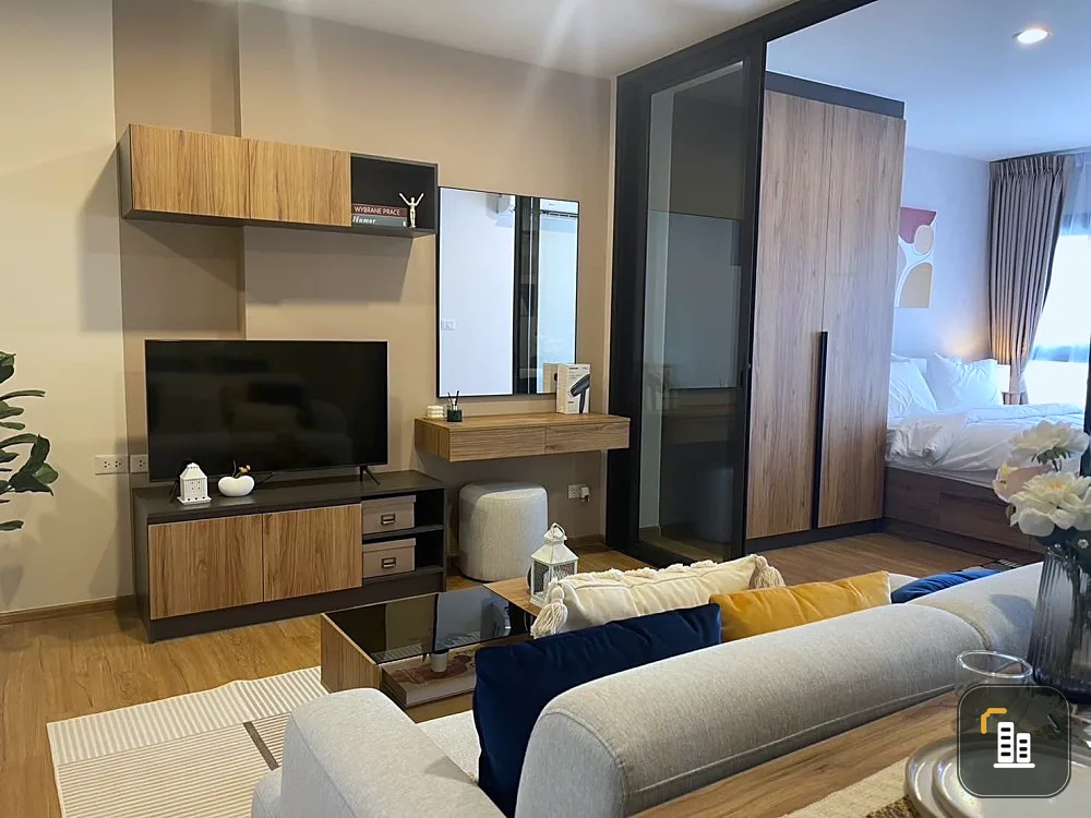 For sale: The Line Vibe, separated rooms. Lots of usable space The room is beautifully decorated and stylish. Convenient transportation. Don't miss it