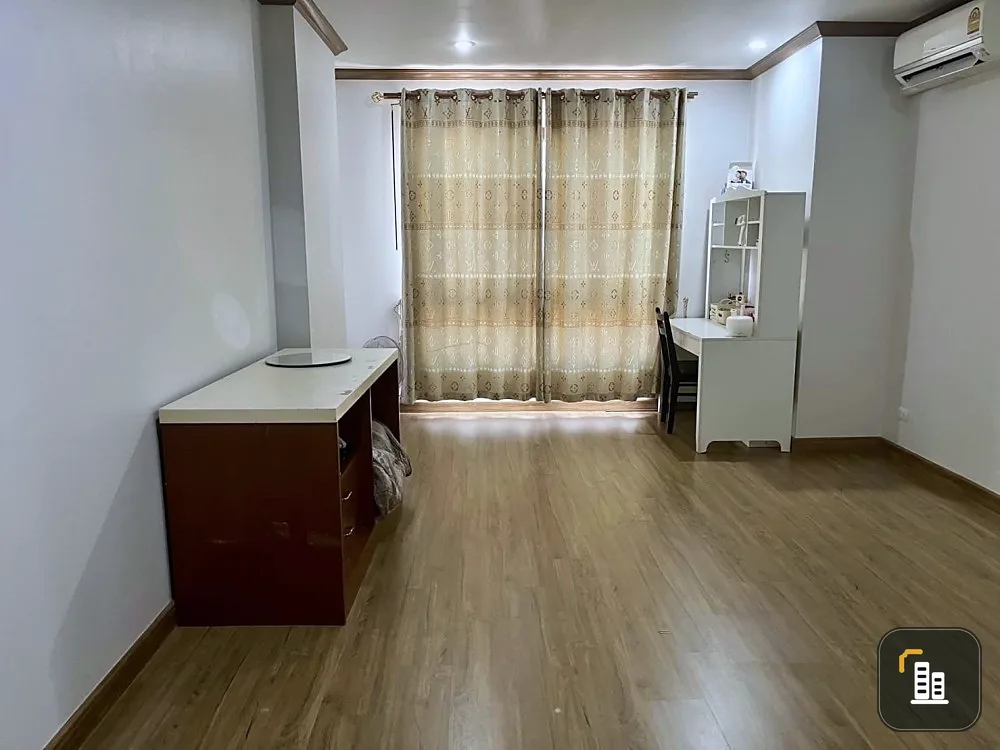 Condo for sale, Klang Krung Resort, Ratchada 7, empty room, very spacious, comes with a very good price, reserve now.