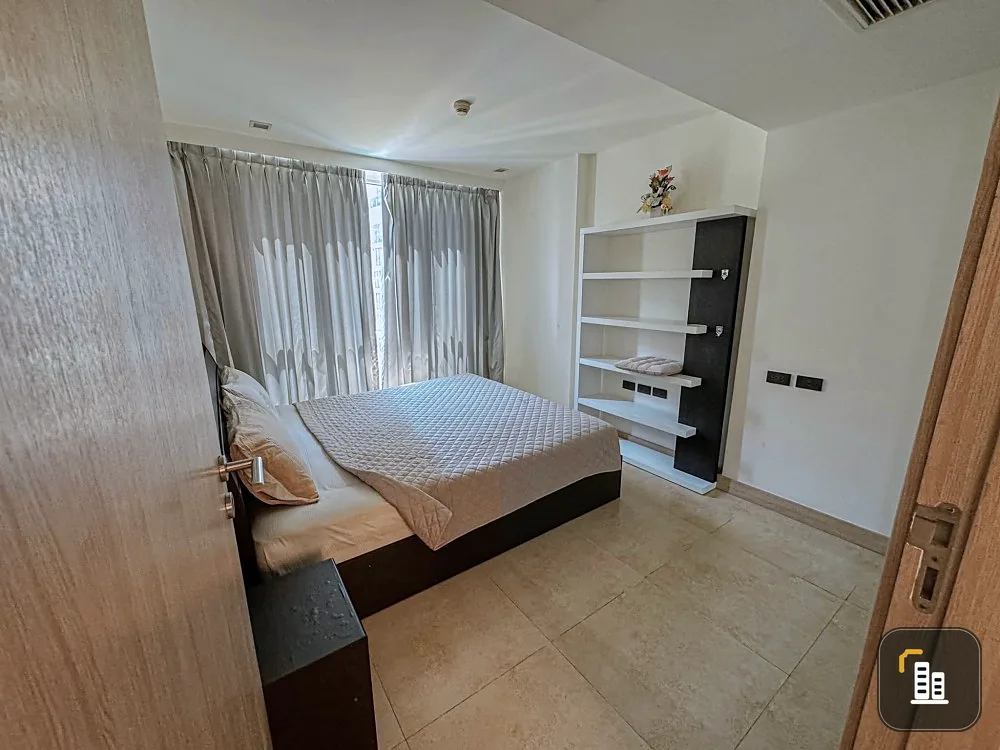 For rent The Cliff condo, spacious room, comfortable. The bathroom has a jacuzzi tub, just carry one bag and move in.
