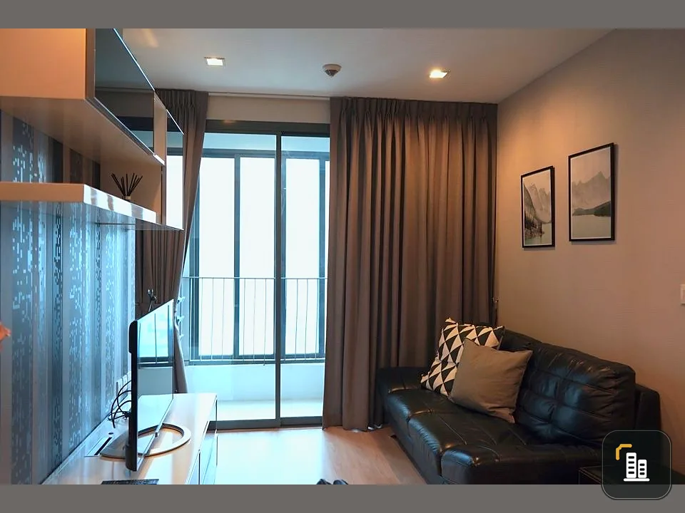 For sale/rent Ideo Mobi Phayathai, room with good wallpaper. Complete with built-in wardrobe, hurry and buy before you miss out!