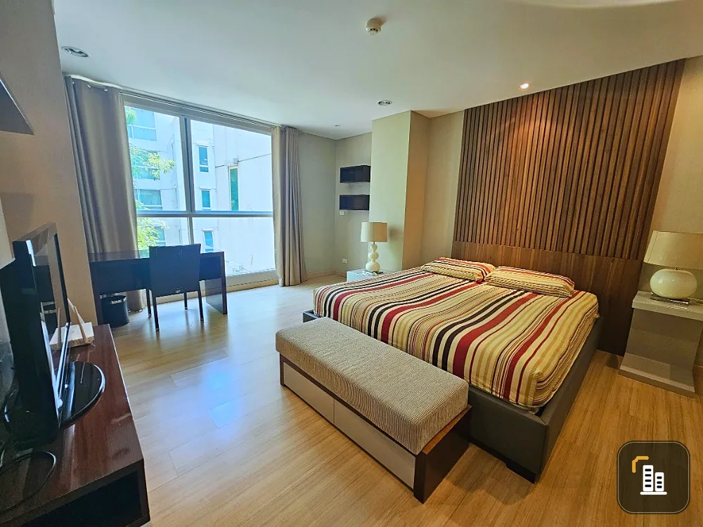 Condo for rent, The Address Pathumwan, good location, convenient travel, near the BTS.
