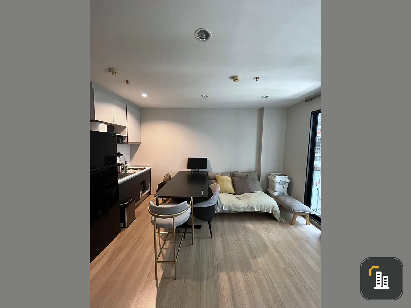 For sale rent The Base Chaengwattana Spacious room There's still plenty of living space left. Good price. Must hurry and reserve.