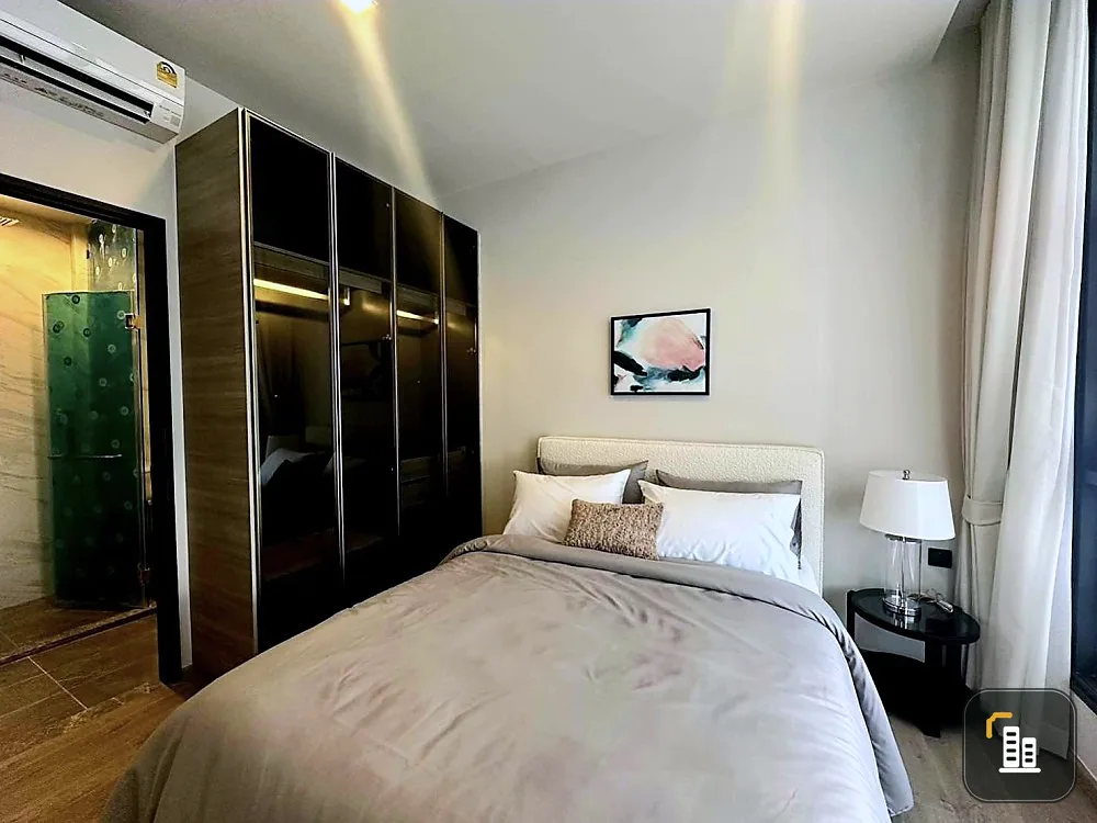 For rent: The Crest Park Residence, 12A floor, garden view, beautifully decorated room, simple, elegant, livable. Book now, don't miss it.