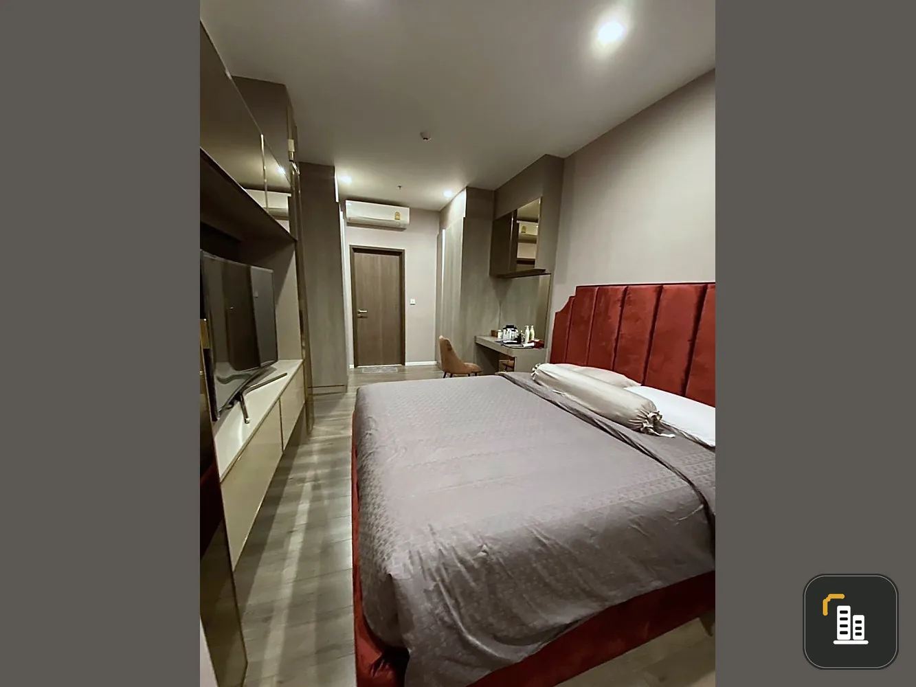 For rent: Whizdom Essence, 28th floor, beautiful room, fully decorated. Let me tell you, it's very livable. Book now.