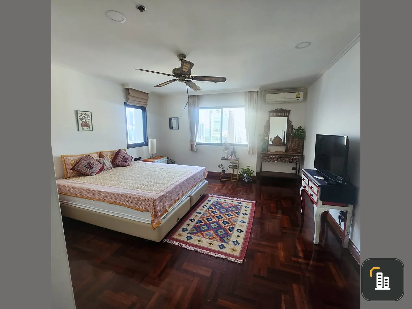 For rent, Kallista Mansion, Sukhumvit 11, high floor, very good atmosphere. The room is spacious and very comfortable. Don't miss it.
