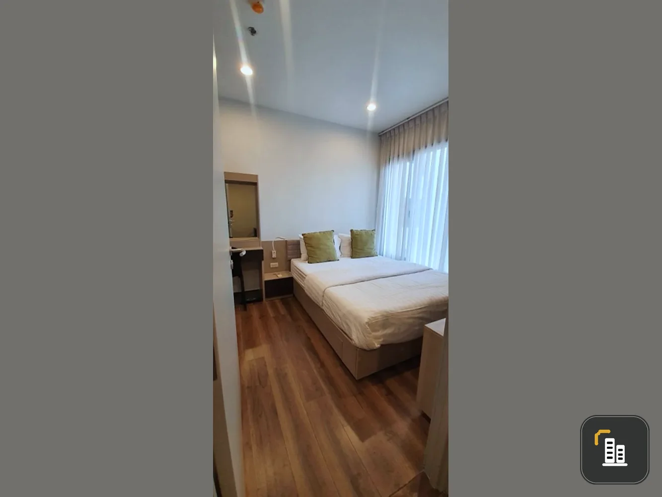 For sale: Onyx Phahon Yothin, bright, comfortable room, decorated in a warm style. Plus built-in furniture Don't just look, hurry and reserve.