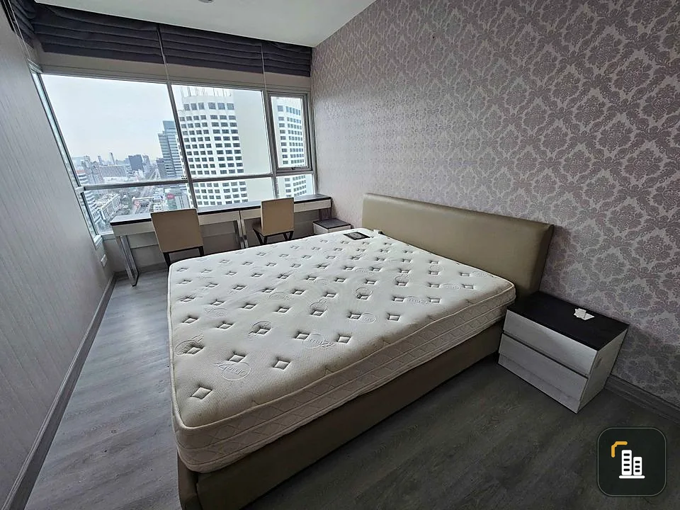 Life Ratchadapisek for sale, open view, privacy. Install built-in wallpaper in the entire room. Buy now.