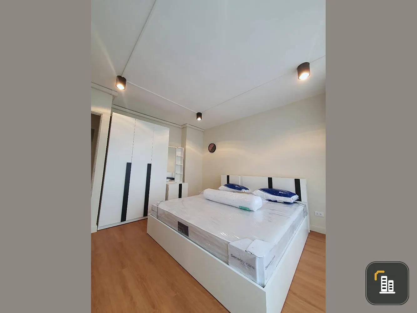 Condo for sale, Lumpini Park Pinklao, high floor, good view, complete with furniture and electrical appliances, ready to move in.