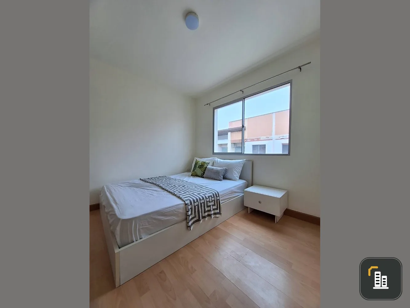 For sale, for rent, Smart Condo Rama 2, room ready to move in, fully furnished, electrical appliances. Hurry and reserve now.
