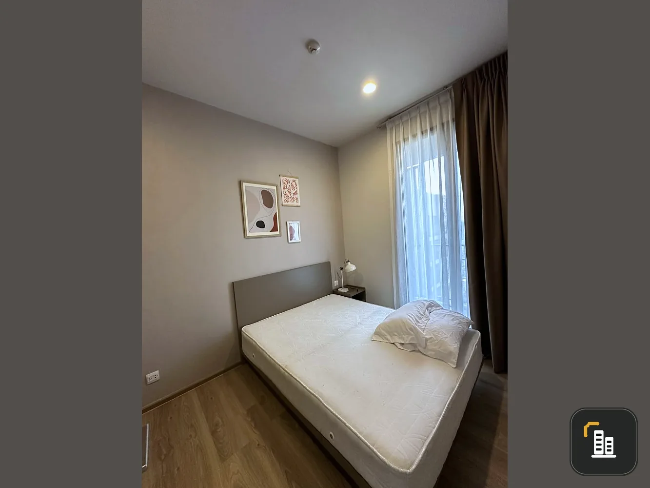 For rent: Oka Haus Sukhumvit 36, highest floor with a great city view. Fully furnished, all in one place, hurry and reserve now.