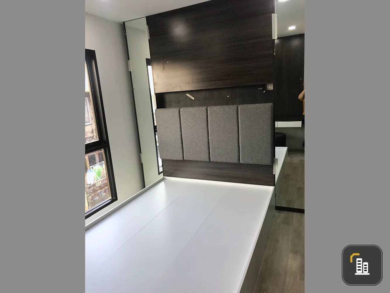 For sale: D-Mark Condo at Suthisan, 5th floor, corner room, fully furnished, nice to live in. Book now, don't miss it, hurry up.