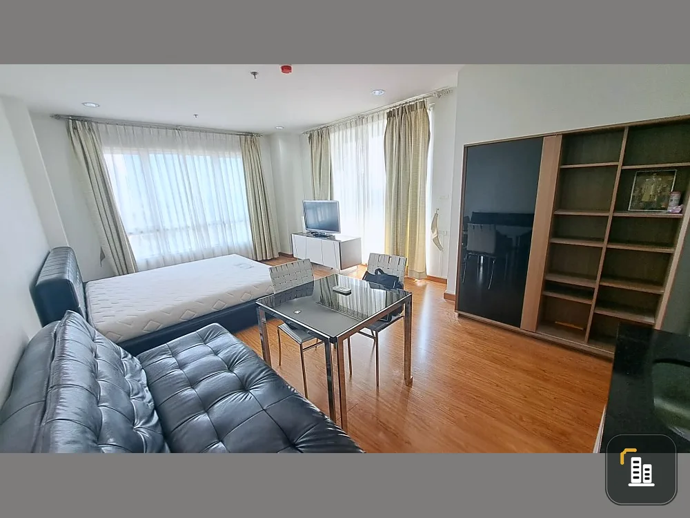 For rent, MB Grand Phahonyothin, 15th floor, studio room, spacious, open and comfortable, with a high view. You can't miss it. Book now.