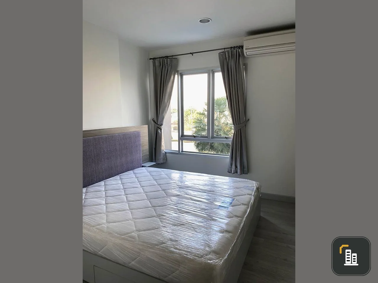 For sale: Chambers Ramintra, 3rd floor, very spacious room. Fully decorated with furniture. If you miss it, you'll regret it.