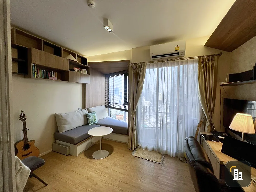 Triple Y Residence for sale, room 3324, spacious, top floor, stylishly decorated. You can't miss it.