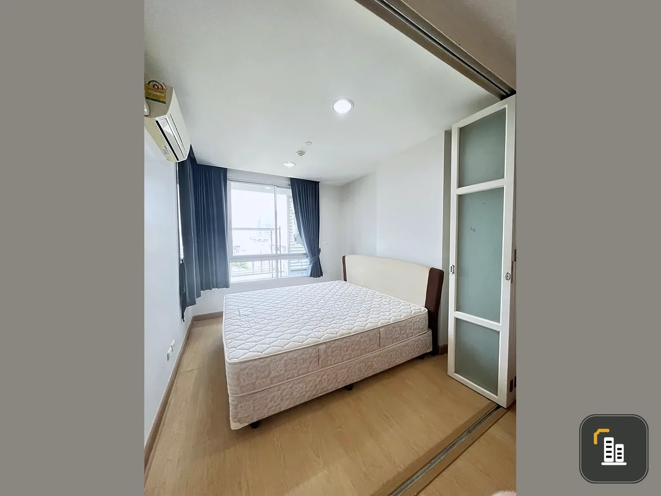 For sale: The Station Sathorn-Bangrak, well partitioned room. Nice big bed Don't miss out on owning one.