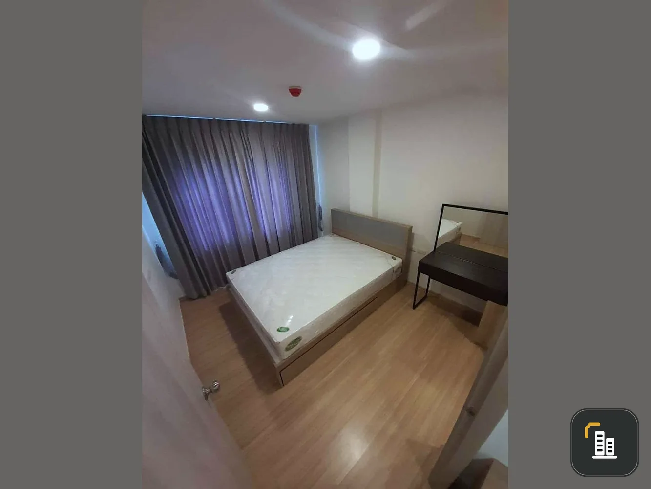 Condo for rent, Chewathai Hallmark Lat Phrao-Chokchai 4, complete with furniture and electrical appliances.