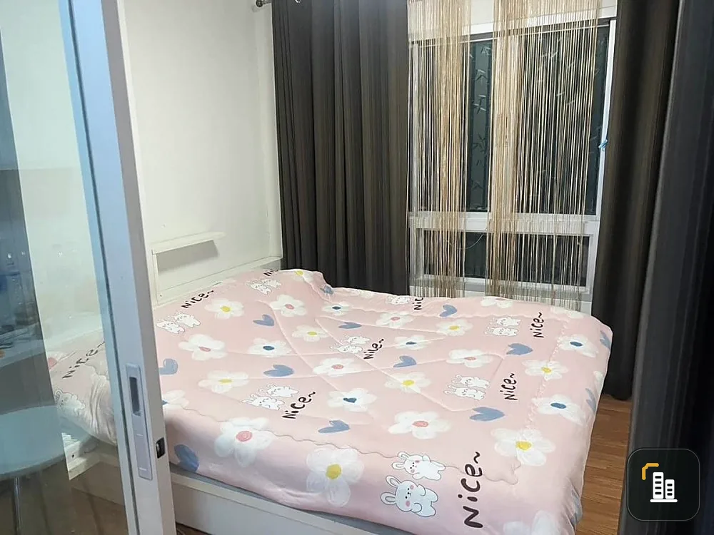 For sale: The Trust Residence Pinklao (Borommaratchachonnani). White room, comfortable to the eye, separated by glass partitions. Book now.