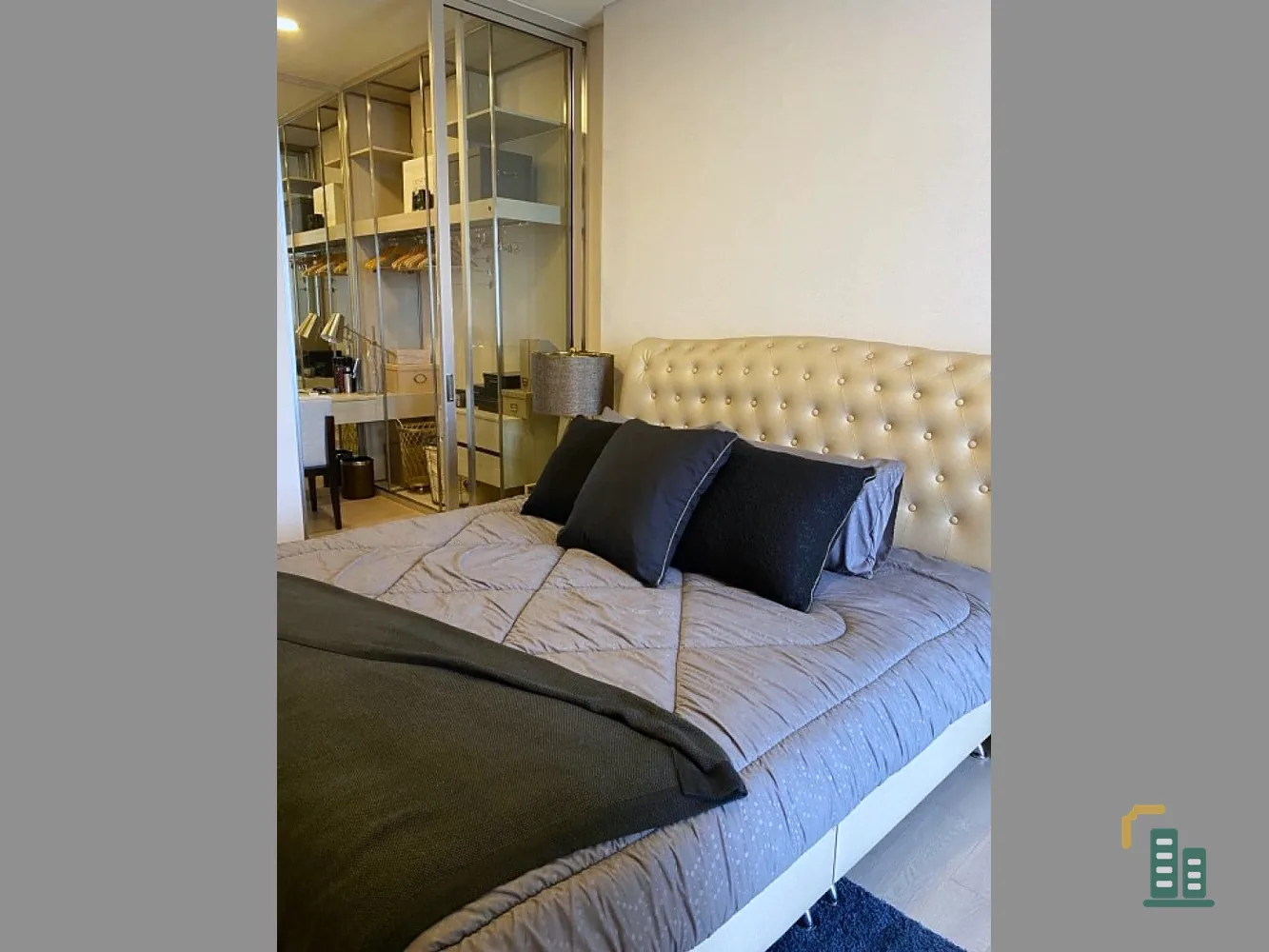For Rent at Siamese Exclusive Sukhumvit 42, the room is beautifully decorated and stylish. Complete amenities here in one place.