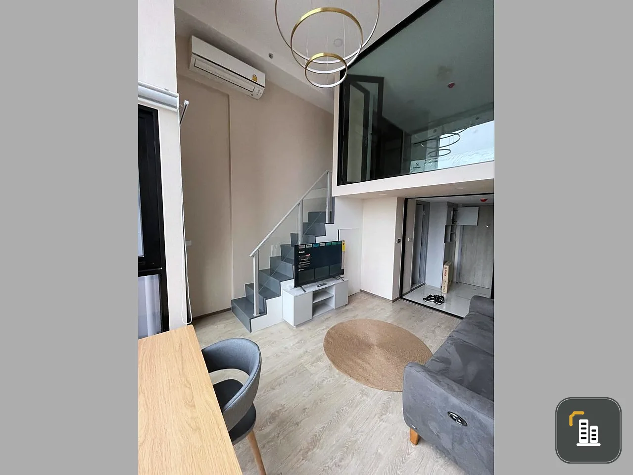 For rent, Soho bangkok ratchada, DUPLEX room, high ceiling, airy, fully furnished. If you don't reserve, you will regret it.