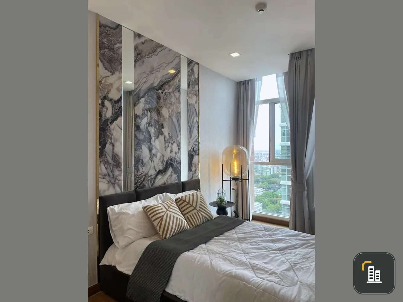 For rent: The Coast Bangkok Sukhumvit-Bangna. Built-in decorated room with marble paneling, hidden wall lights, luxurious and inviting. Book now.