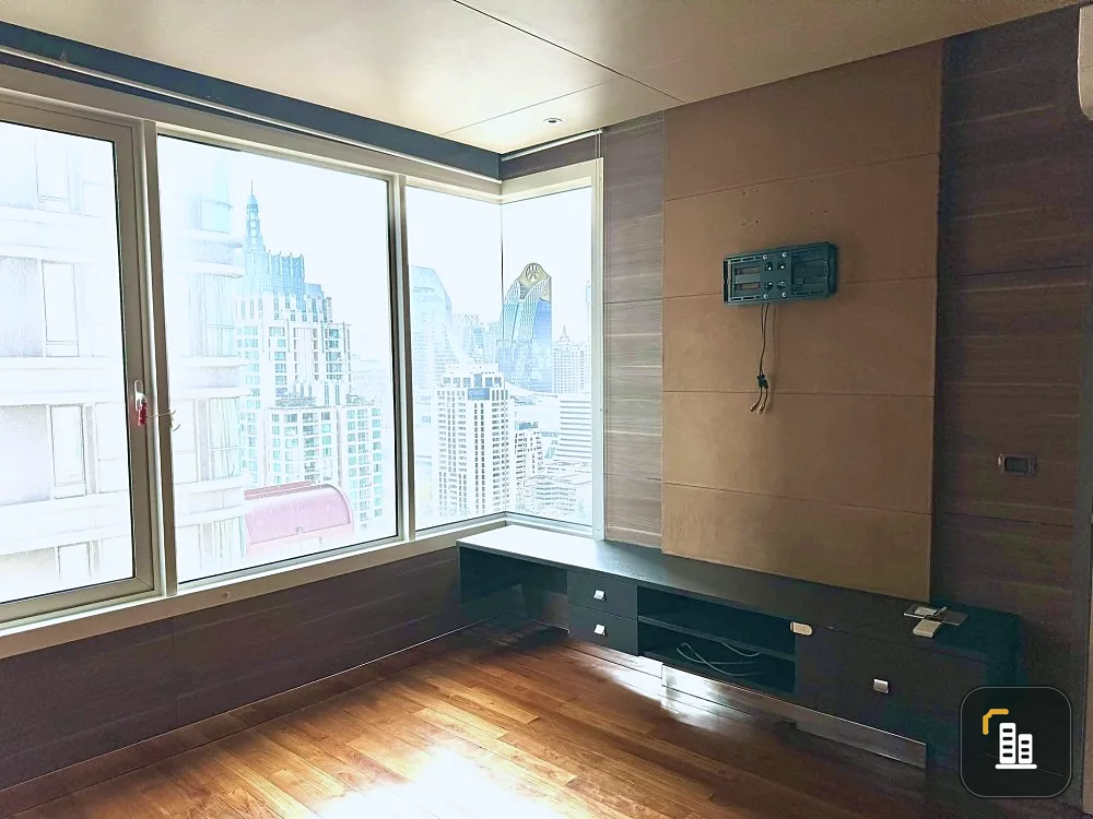 Manhattan Chidlom for sale, high floor, great city view. There's a lot of usable space. Well decorated built-ins Hurry and reserve now.