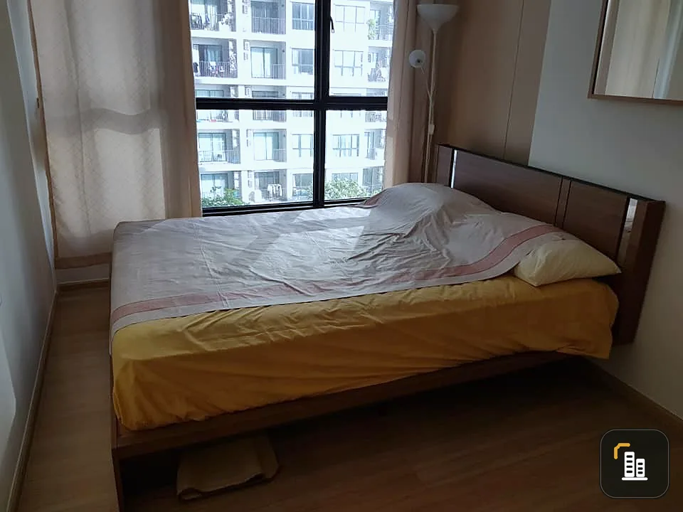 For sale: The Base Chaengwattana, corner room, 8th floor, pool view, not hot. The room is divided into proportions, convenient for traveling, urgent o