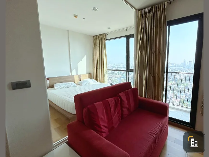 For rent, FUSE Sathorn-Taksin, 22nd floor, beautiful city view. The room is simply decorated and ready to move in. Hurry, hurry.