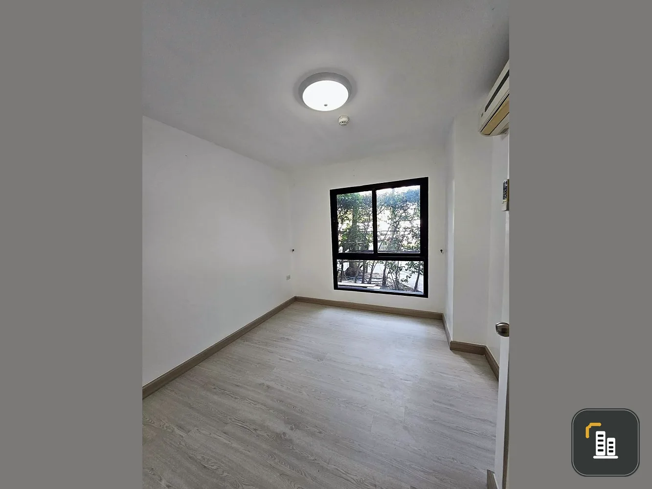 Empty room for sale, i Condo Ngamwongwan 2, clean, nice room. Easy on the eyes, easy to decorate Those who love dressing, don't miss it!!
